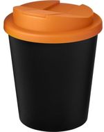 Americano® Espresso Eco 250 ml kahvimuki kierrätetystä materiaalista läikkymistä estävällä kannella, musta, oranssi liikelahja logopainatuksella