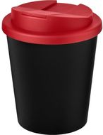 Americano® Espresso Eco 250 ml kahvimuki kierrätetystä materiaalista läikkymistä estävällä kannella, musta, punainen liikelahja logopainatuksella